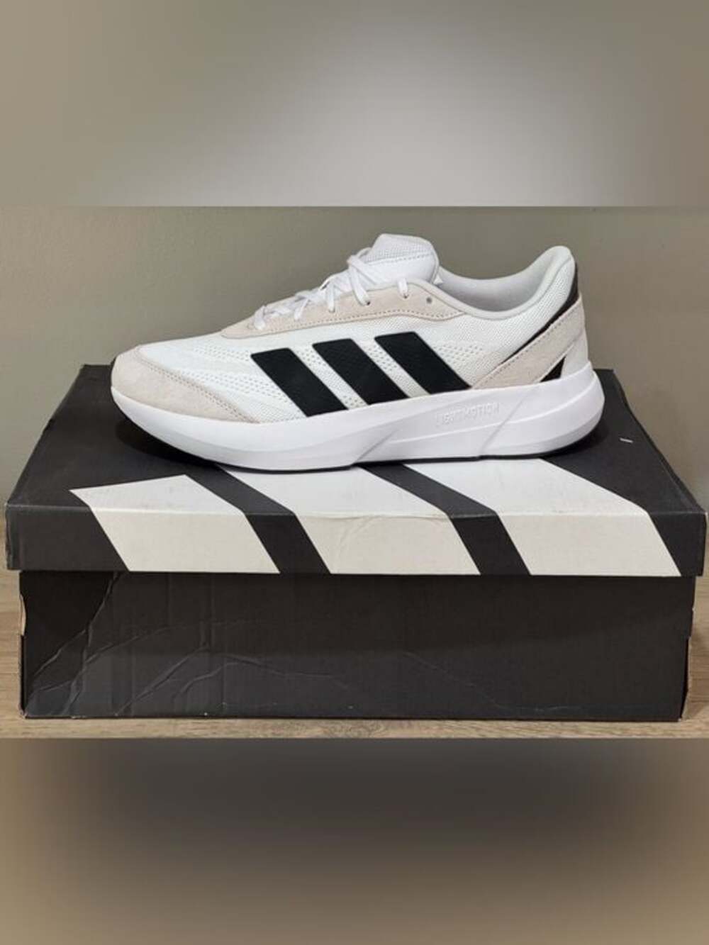 NIB Adidas Lightshift, 10M, Black & White Lightweight Trainer